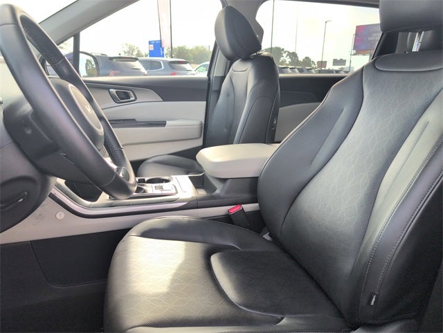 2023 Kia Carnival LX