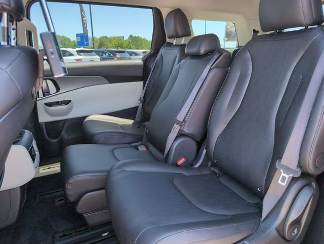 2023 Kia Carnival LX